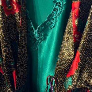 Elegant Floral Women's Robe and Nightgown Set